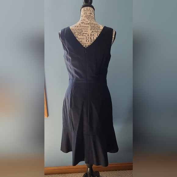 NWOT! Banana Republic Navy Dress Size 6 - Picture 2 of 3